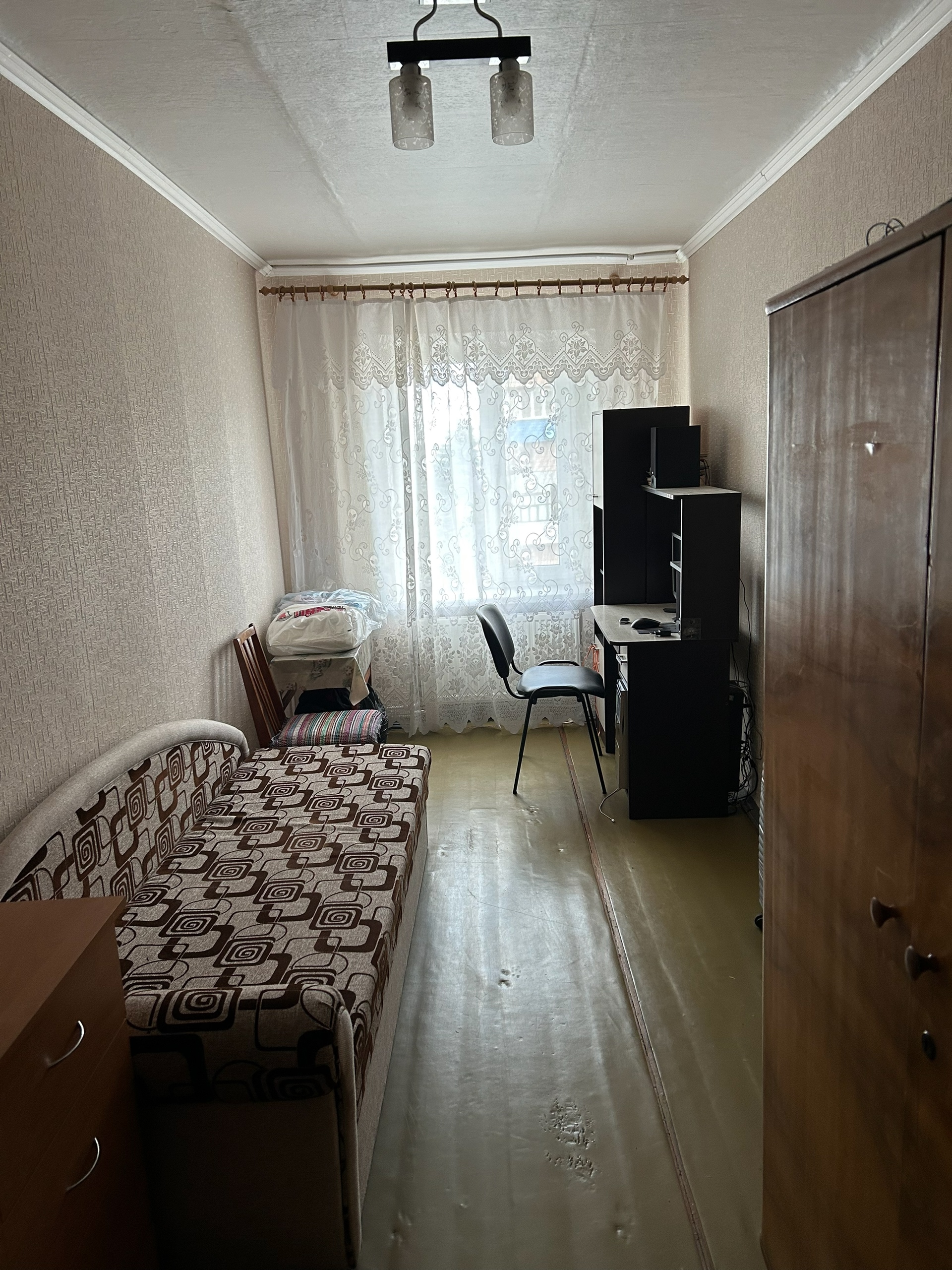 Продается 3-х комнатная квартира.г Краснодон,улица Петра Котова 4а. Этаж:4/5 Документы в порядке! Цена:3,7млн.₽ По всем интересующим вопросам ,обращаться в л.с. Или по тел.+79180164272(Telegram,Whatsapp)...