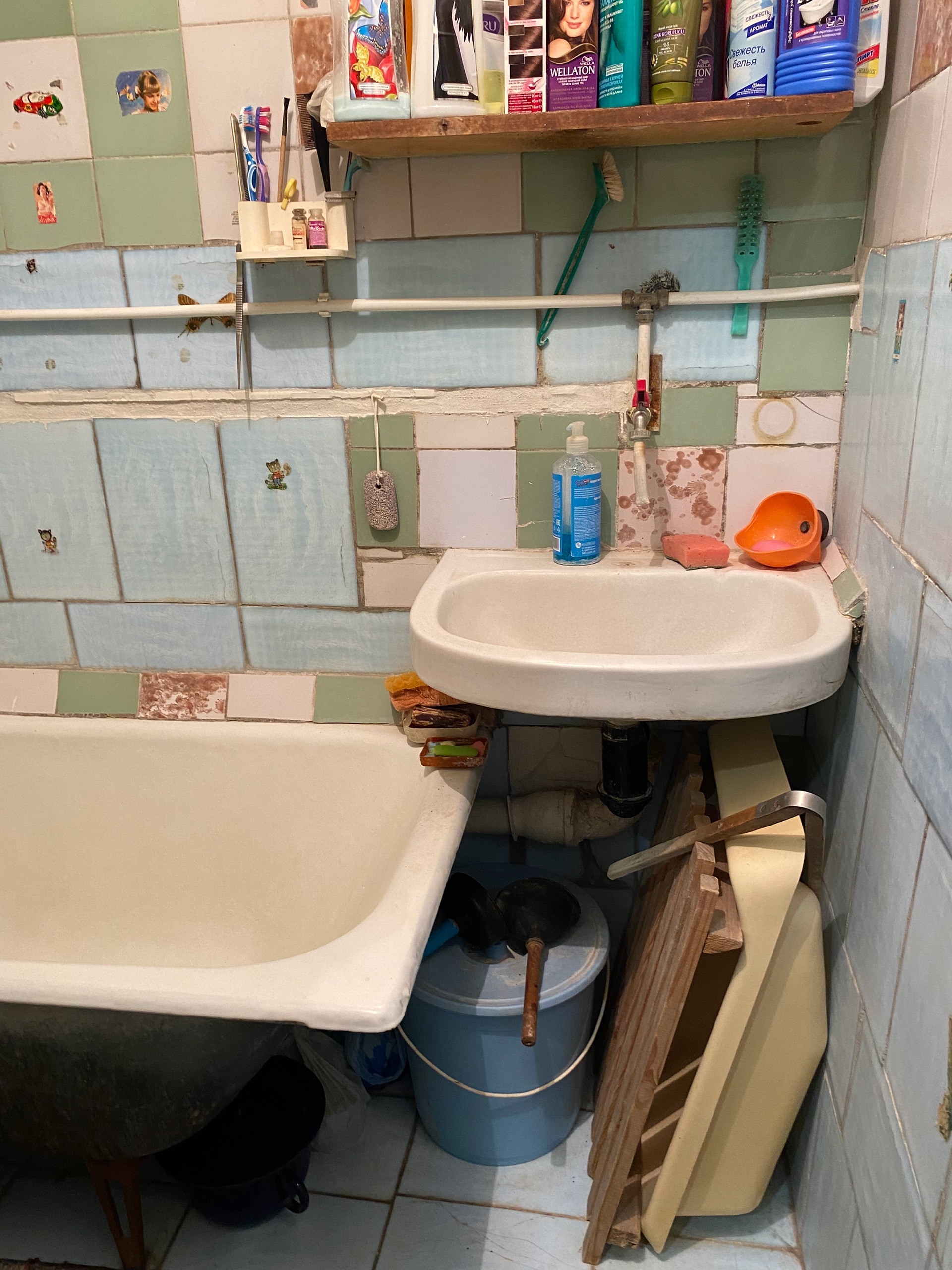 Продажа часть дома в центре район 11 поликлиники, ул Максима Горького, 40 м. кв.с удобствами, 1 комната, кухня, санузел, котельная, возможность заезда авто, есть участок земли, жилое состояние, продается с мебелью и техникой. , никто не прописан, цена 1800 000 руб, +79591374068. ...
